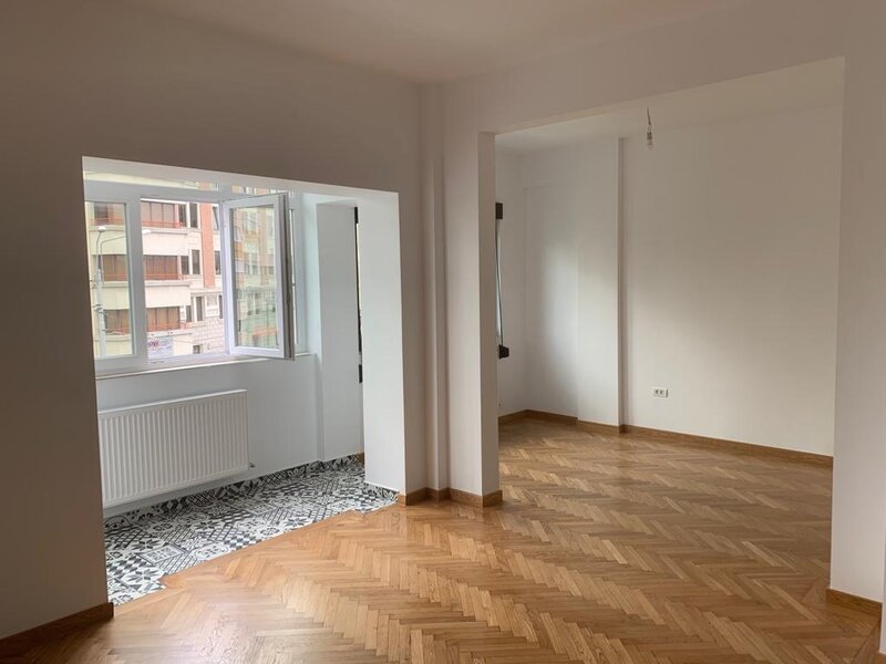 Berzei, intersectie Stirbei Voda, 3 camere