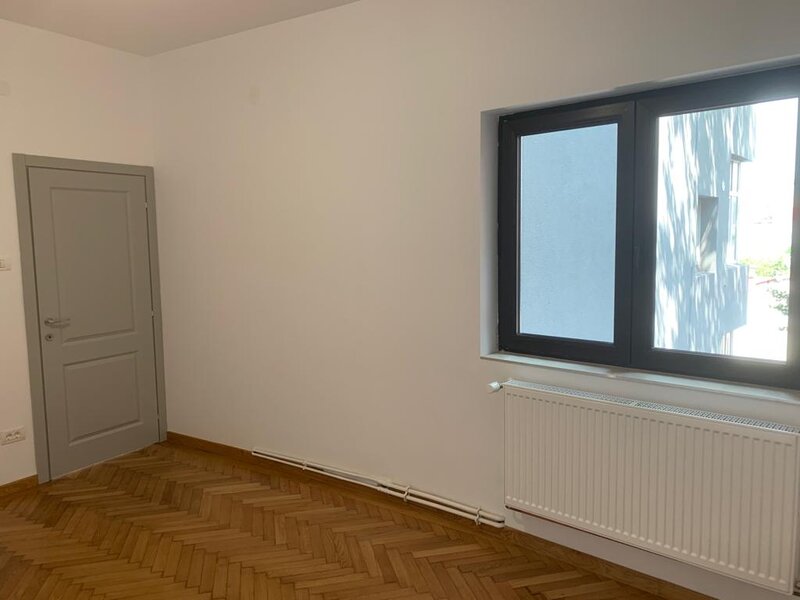 Berzei, intersectie Stirbei Voda, 3 camere