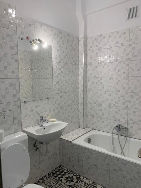 Berzei, intersectie Stirbei Voda, 3 camere